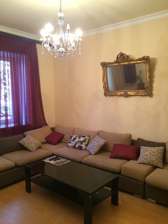 Apartment On Hanrapetutyan Street Jereván Kültér fotó