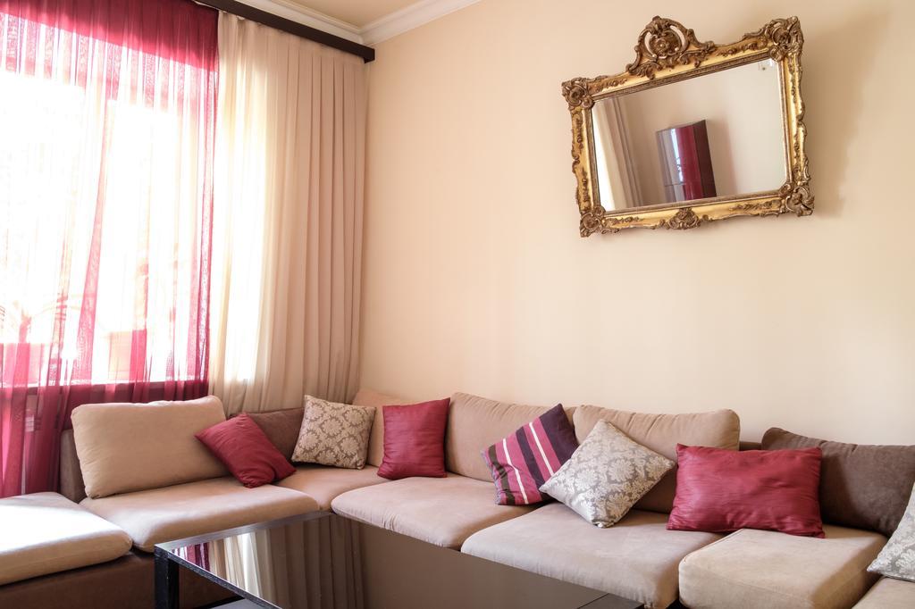 Apartment On Hanrapetutyan Street Jereván Kültér fotó