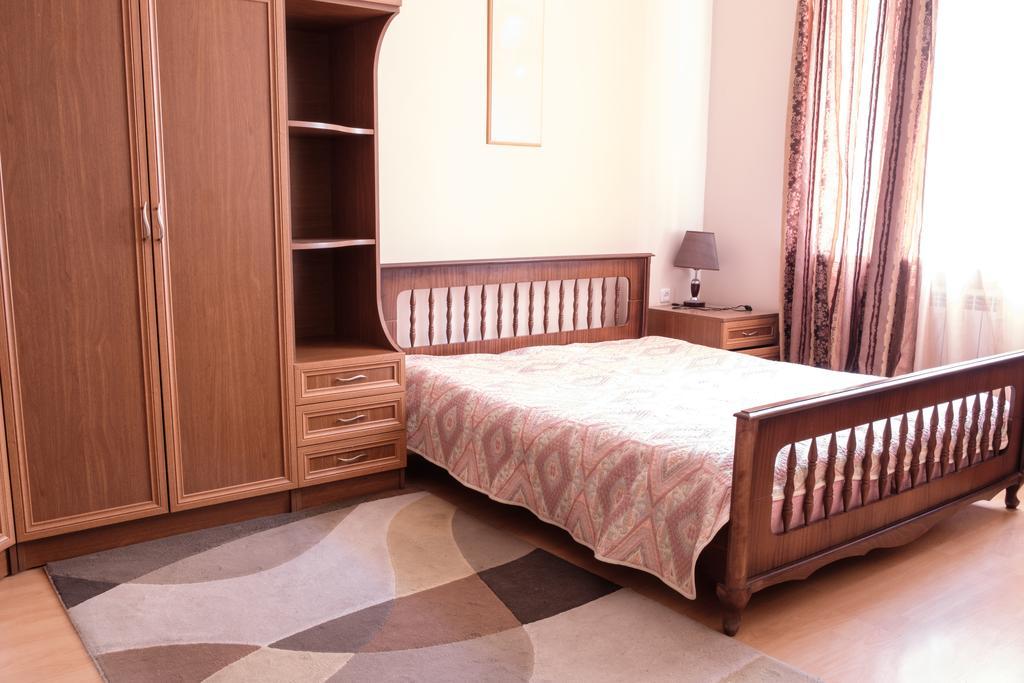 Apartment On Hanrapetutyan Street Jereván Kültér fotó