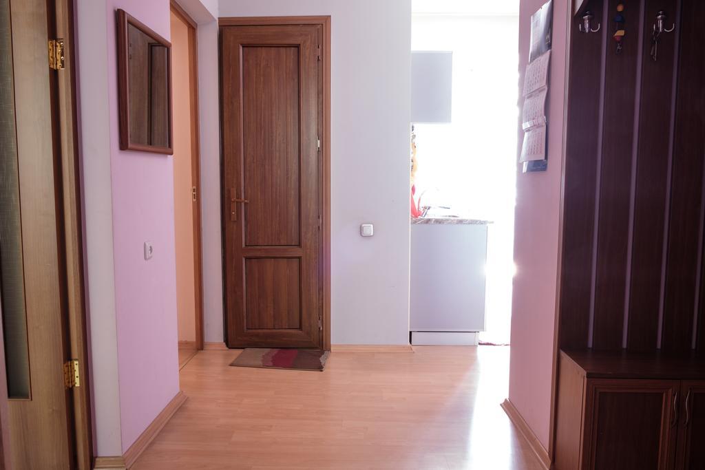 Apartment On Hanrapetutyan Street Jereván Kültér fotó