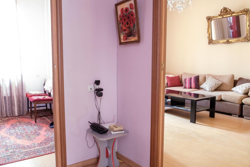 Apartment On Hanrapetutyan Street Jereván Kültér fotó